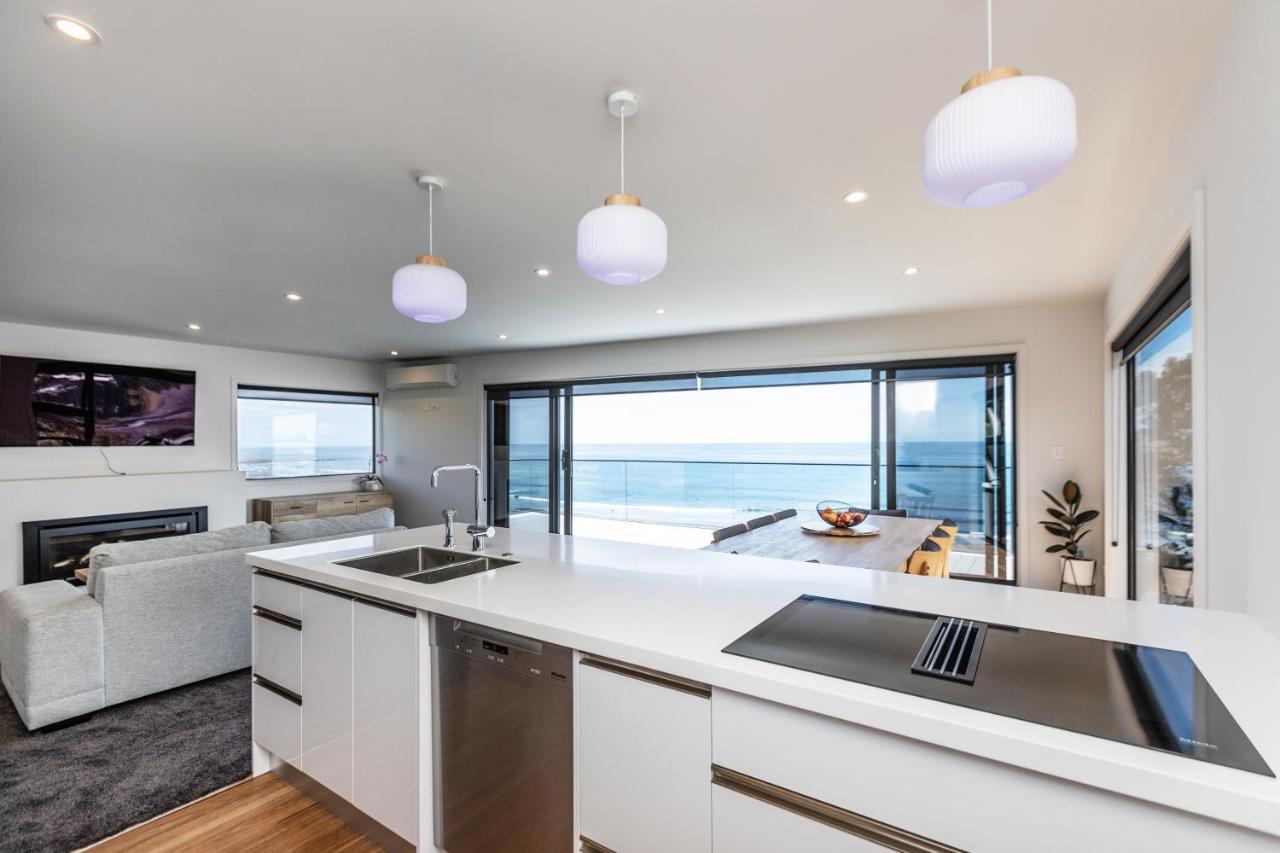 Oakura Beach Front Apartments Exterior photo