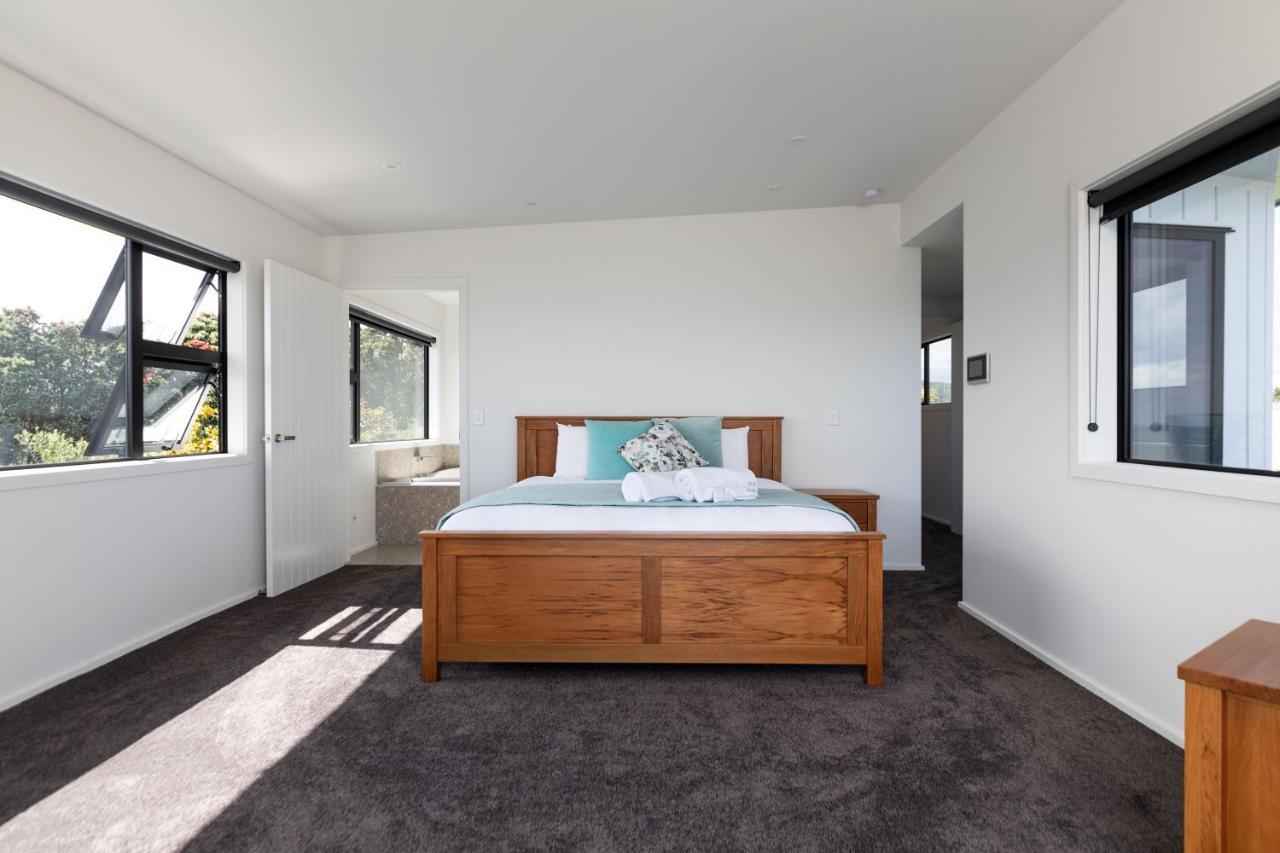 Oakura Beach Front Apartments Exterior photo