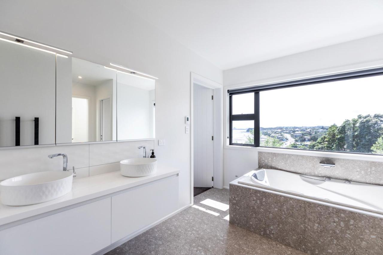 Oakura Beach Front Apartments Exterior photo