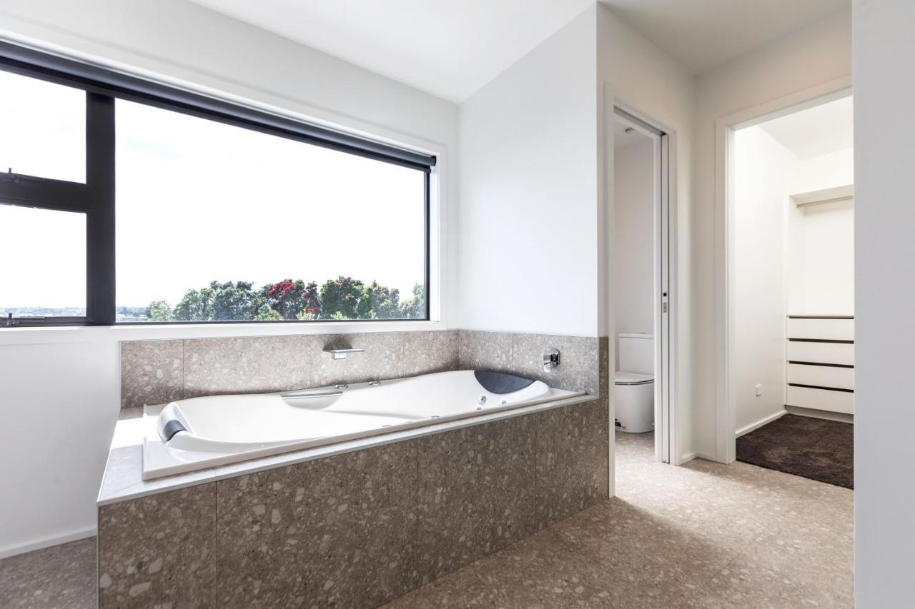 Oakura Beach Front Apartments Exterior photo