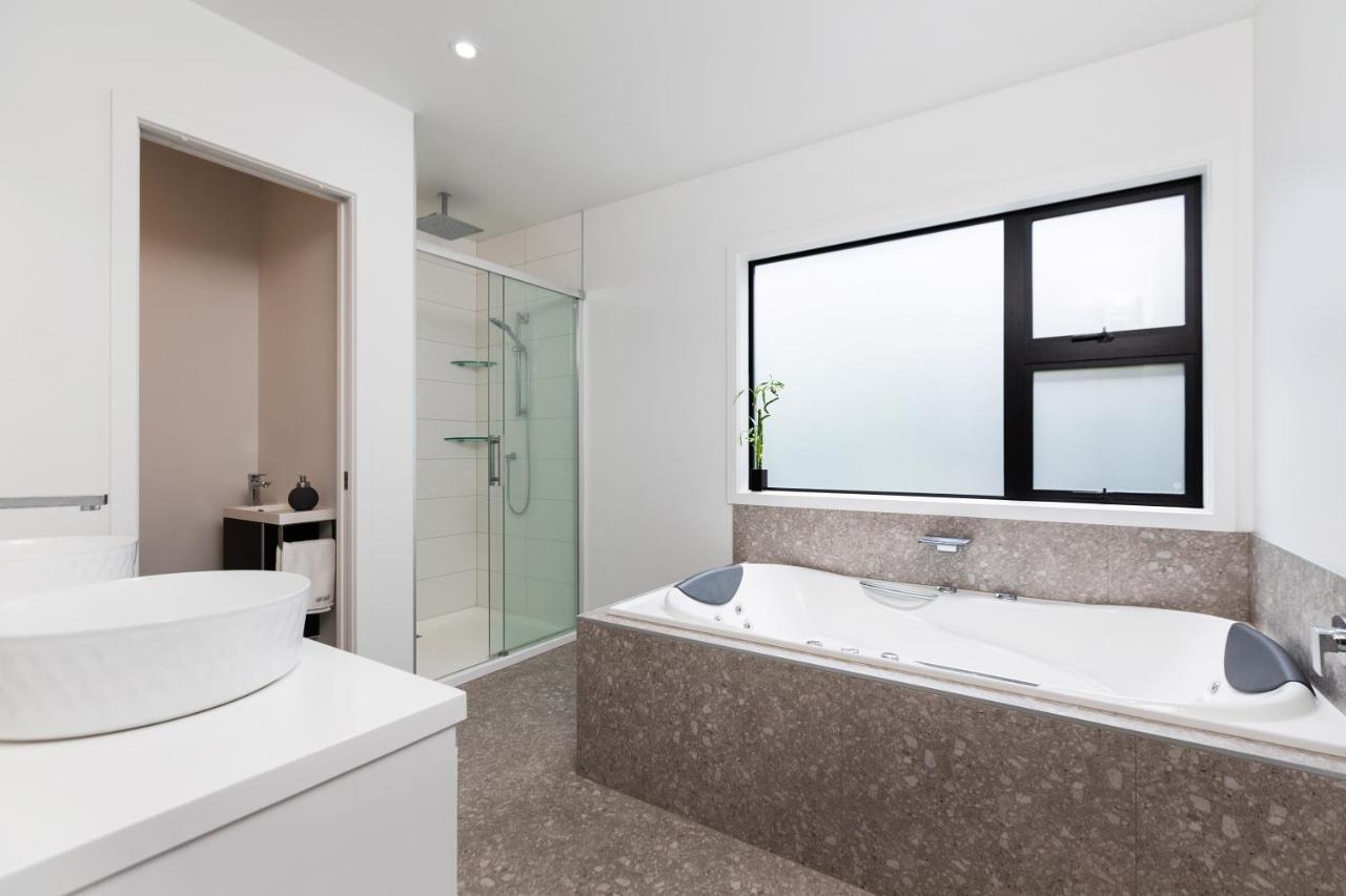 Oakura Beach Front Apartments Exterior photo